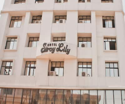 https://imgcld.yatra.com/ytimages/image/upload/t_hotel_yatra_city_desktop/v1391047195/Domestic Hotels/Hotels_Guwahati/Hotel Siroy Lily/Facade~134.jpg